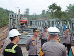 Tinjau Jalan Amblas, Ini Harapan Kapolres Kampar Kepada Kontraktor