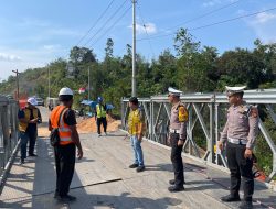 Satlantas Polres Kampar Uji Coba Jembatan Bailey di KM 106/107 Jalan Amblas Desa Tanjung Alai XIII Koto Kampar