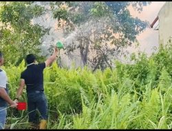 Dua Rumah Nyaris Terbakar, Ini Aksi Heroik Kasat Reskrim Polres Kampar