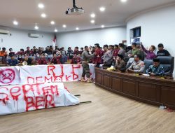 Unjuk Rasa Mahasiswa di DPRD Kampar Dikawal Ketat Polres Kampar