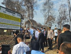 Momen Kesaktian Pancasila! Kapolres Kampar  Pemasangan 32 Plang Larangan Karhutla di Wilkum Polres Kampar!