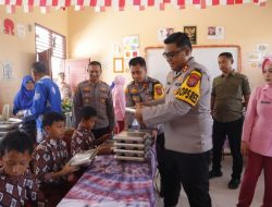 SD Kualu Tambang Dikunjungi Kapolres Kampar dan Ketua Bhayangkari, Ini Harapan Kapolres!