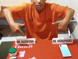Polisi Tangkap Pelaku Narkoba di Depan Rumahnya, Saat Digeledah ditemukan 8 Paket Sabu-sabu