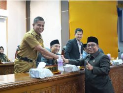 Bapemperda DPRD Kampar Sampaikan Laporan di Paripurna, Ranperda TJSLBU Dinyatakan Layak!