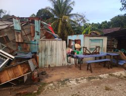 Warung Sate di Desa Padang Mutung Porak Poranda Akibat Angin Puting Beliung 