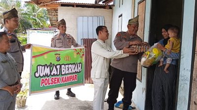Jumat Barokah, Polsek Kampar Berbagi Dengan Masyarakat Sungai Tonang