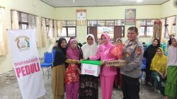 Bhayangkari Polsek Kampar Berbagi Kebahagiaan di Desa Ranah Singkuang