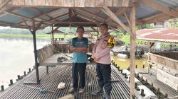 Dukung Swasembada Pangan, Bhabinkamtibmas Polsek Tambang Sambangi Pembudi Daya Ikan Patin di Desa Aursati 