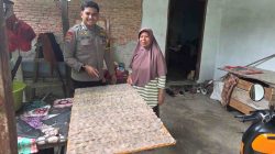 Bhabinkamtibmas Desa Koto Perambahan Dukung Industri Pembuatan Kerupuk Tempe