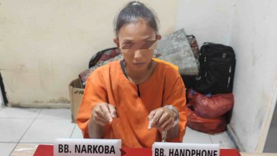 Cewek Manis Ditangkap Polres Kampar, Sita Dua Paket Sabu-sabu Dari Tangannya