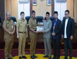 Bupati Kampar Hadiri Paripurna Ranperda APBD 2025 dan Sampaikan Rancangan KUA-PPAS 2027