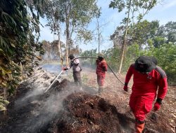 Hadapi Karhutla Lahan Gambut 5 Hektar di Rimbo Panjang, Polres Kampar Kerahkan Tim Gabungan & Dukungan Helikopter